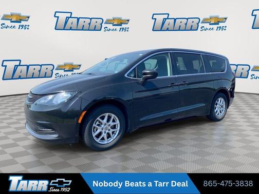 Brilliant Black Crystal Pearlcoat 2023 Chrysler Voyager LX