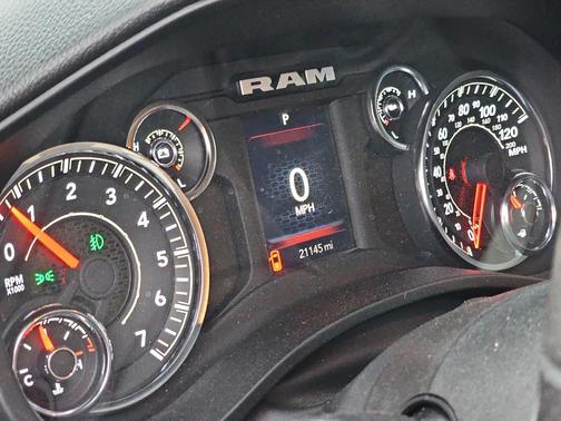 Diamond Black Crystal Pearlcoat 2025 RAM 1500 Tradesman