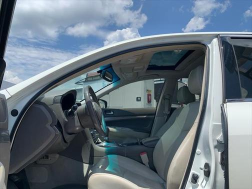 2015 INFINITI Q40 Base
