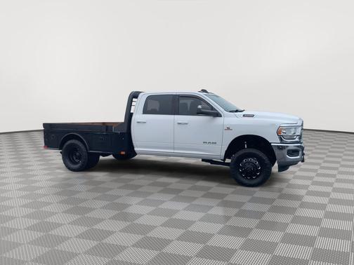 2020 RAM 3500 Big Horn Crew Cab 4x4 8' Box