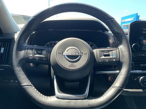 2022 Nissan Pathfinder SL 2WD