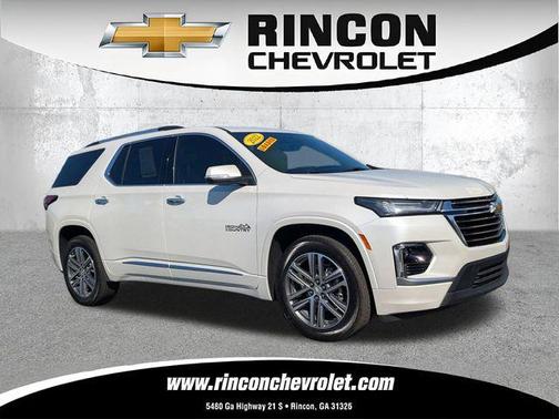 Iridescent Pearl Tricoat 2022 Chevrolet Traverse High Country