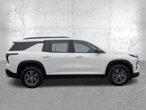 Summit White 2026 Chevrolet Traverse LT