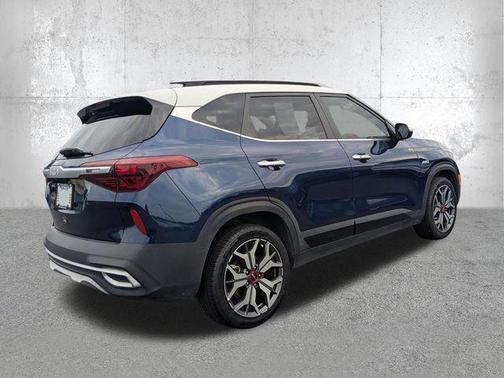 Dark Ocean Blue/White Roof 2022 Kia Seltos SX Turbo