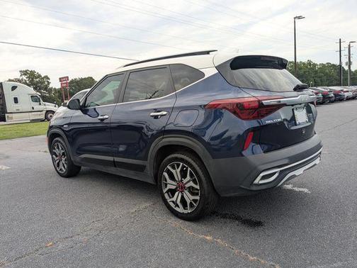 Dark Ocean Blue/White Roof 2022 Kia Seltos SX Turbo