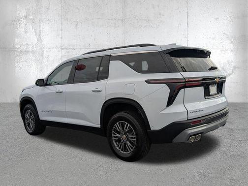 Polar White Tricoat 2026 Chevrolet Traverse LT