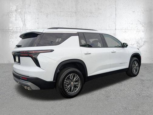Polar White Tricoat 2026 Chevrolet Traverse LT