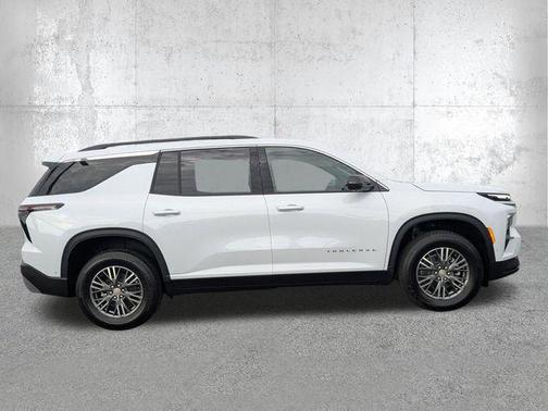 Polar White Tricoat 2026 Chevrolet Traverse LT