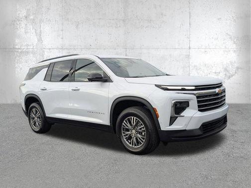 Polar White Tricoat 2026 Chevrolet Traverse LT