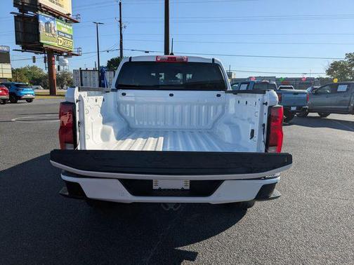 Summit White 2026 Chevrolet Colorado LT
