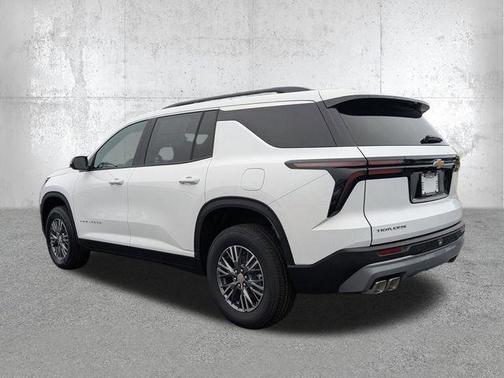 Summit White 2026 Chevrolet Traverse LT