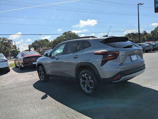 Sterling Gray Metallic 2025 Chevrolet Trax LT