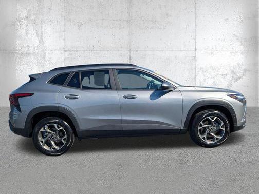 Sterling Gray Metallic 2025 Chevrolet Trax LT