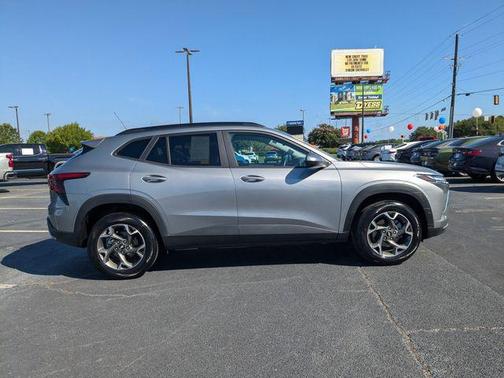 Sterling Gray Metallic 2025 Chevrolet Trax LT