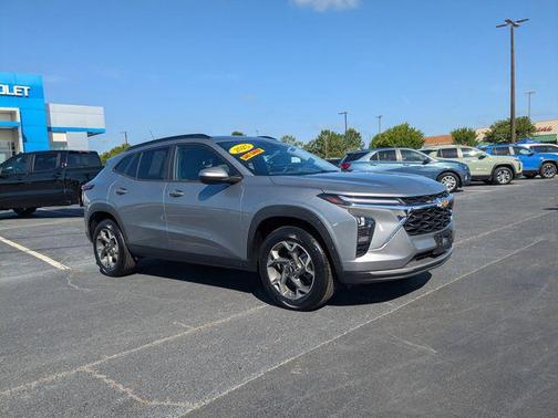 Sterling Gray Metallic 2025 Chevrolet Trax LT