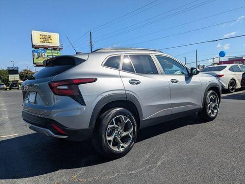 Sterling Gray Metallic 2025 Chevrolet Trax LT