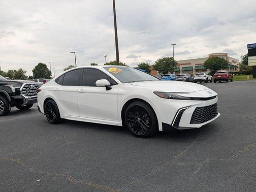 Ice Cap 2025 Toyota Camry SE