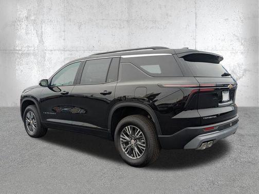 Mosaic Black Metallic 2026 Chevrolet Traverse LT