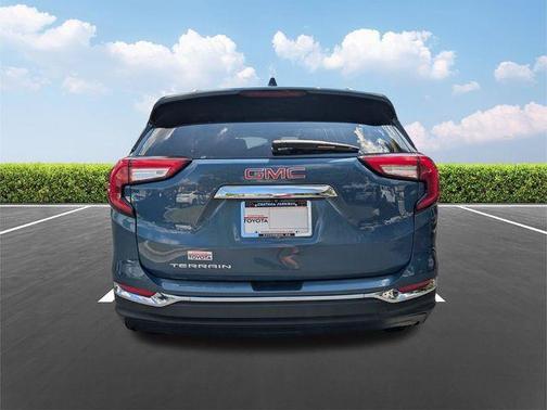 Metallic 2024 GMC Terrain SLT