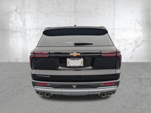 Mosaic Black Metallic 2026 Chevrolet Traverse LT