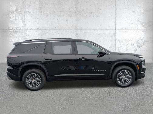 Mosaic Black Metallic 2026 Chevrolet Traverse LT