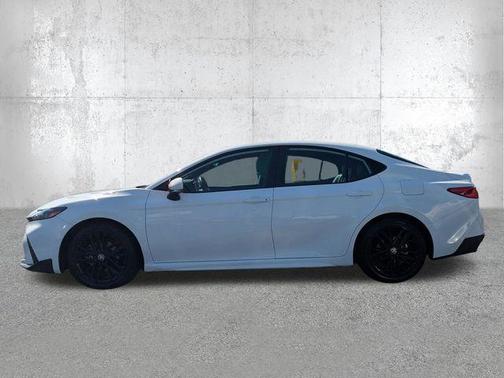 Ice 2025 Toyota Camry SE
