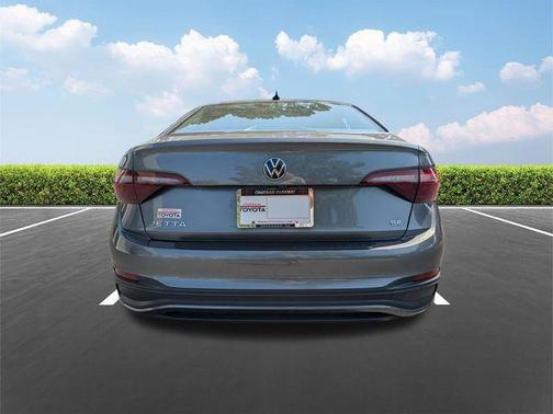 Platinum Gray Metallic 2024 Volkswagen Jetta 1.5T SE