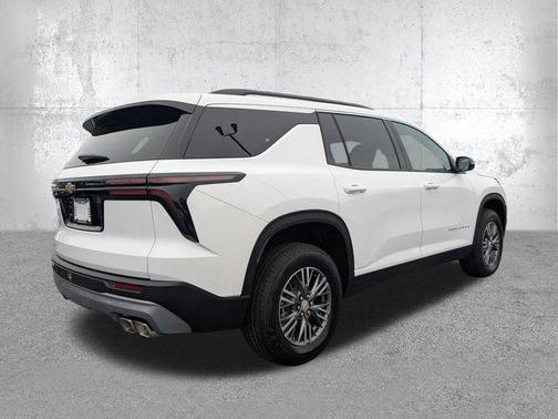 Summit White 2026 Chevrolet Traverse LT