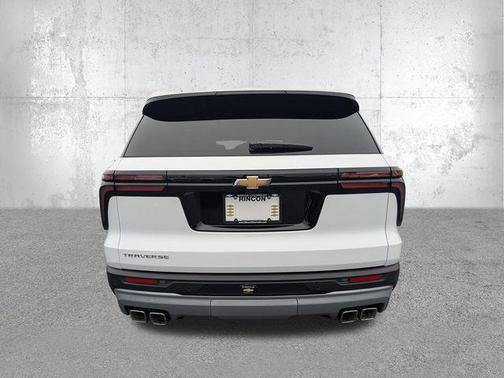 Summit White 2026 Chevrolet Traverse LT