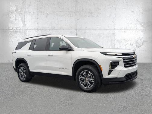 Summit White 2026 Chevrolet Traverse LT
