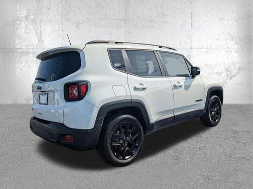 Alpine White Clearcoat 2023 Jeep Renegade Altitude