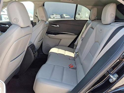 2022 Cadillac XT4 Premium Luxury