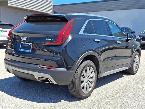 2022 Cadillac XT4 Premium Luxury
