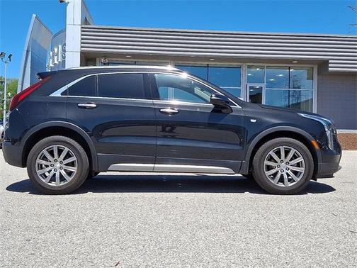 2022 Cadillac XT4 Premium Luxury