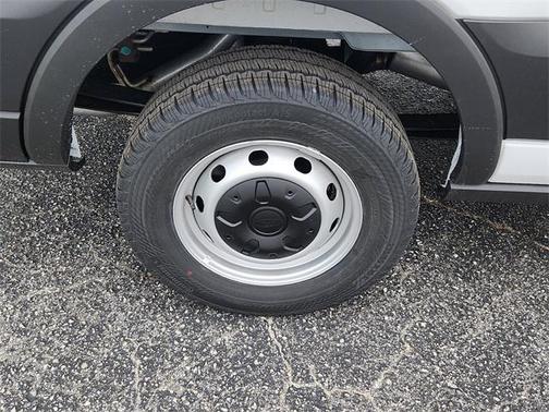 2025 Ford Transit-250 148 WB Medium Roof Cargo