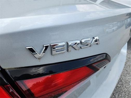 2022 Nissan Versa 1.6 SV