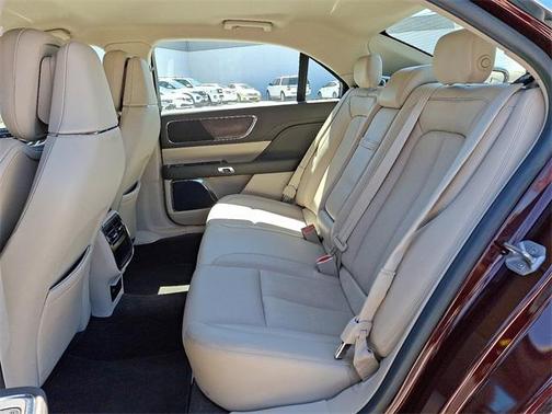 2017 Lincoln Continental Select