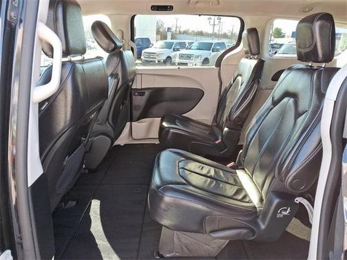 2022 Chrysler Pacifica Touring-L