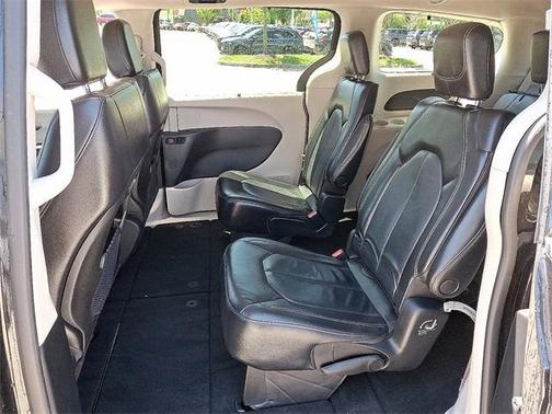 2022 Chrysler Pacifica Touring-L
