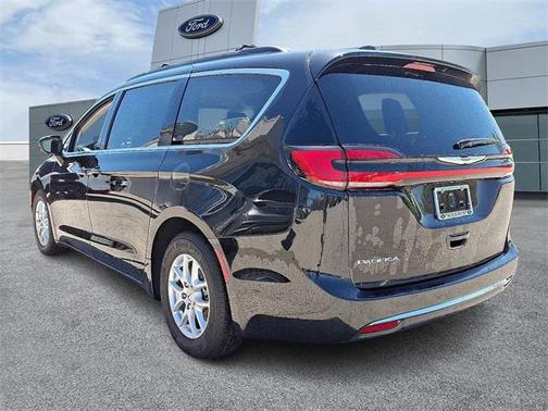 2022 Chrysler Pacifica Touring-L