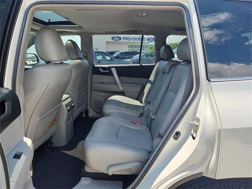 2012 Toyota Highlander SE