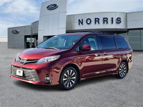 2018 Toyota Sienna XLE