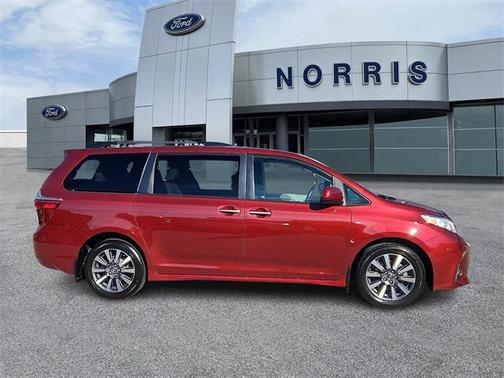 2018 Toyota Sienna XLE