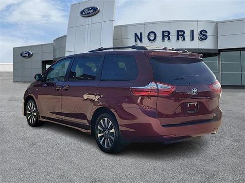 2018 Toyota Sienna XLE