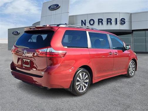 2018 Toyota Sienna XLE