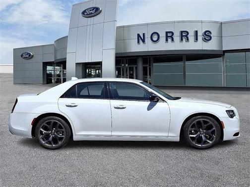 2022 Chrysler 300 Touring