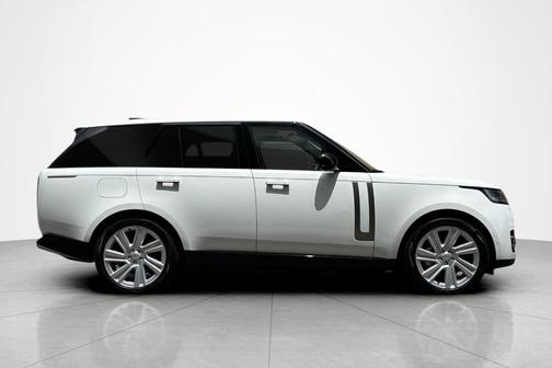 Fuji White 2023 Land Rover Range Rover P530 SE