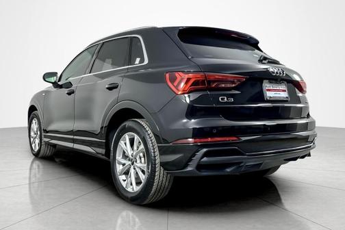 Mythos Black Metallic 2022 Audi Q3 45 S line Premium