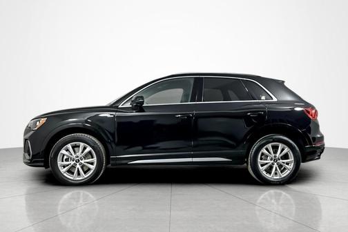 Mythos Black Metallic 2022 Audi Q3 45 S line Premium