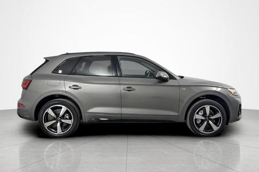 Chronos Gray Metallic 2023 Audi Q5 45 S line Premium Plus